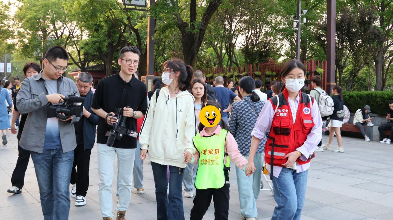 融合教学与实践 传递爱心与梦想——传媒学院深度参与“童心圆梦诗长安”公益实践项目